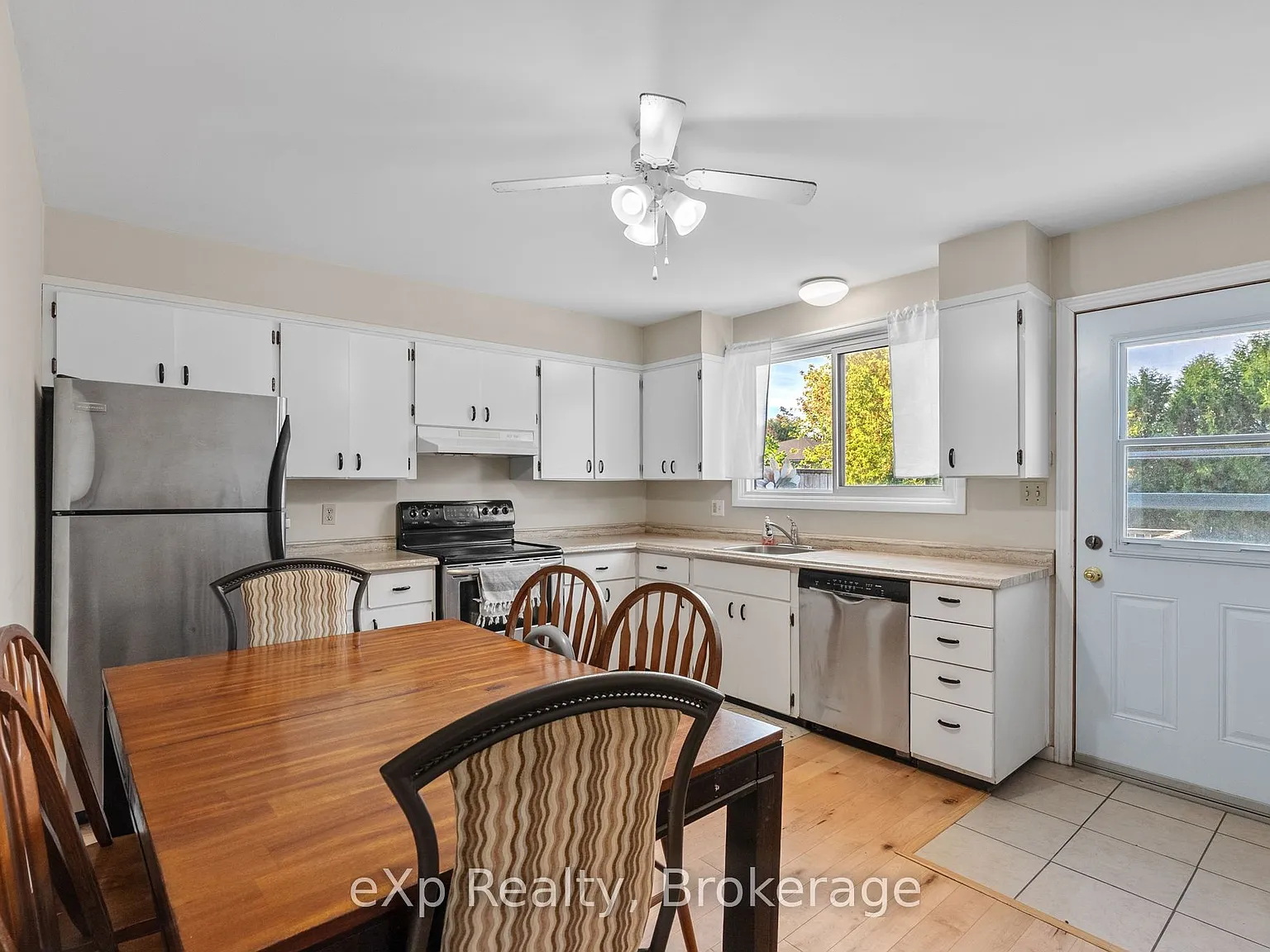 3 bed, $2,400 — Photo 4