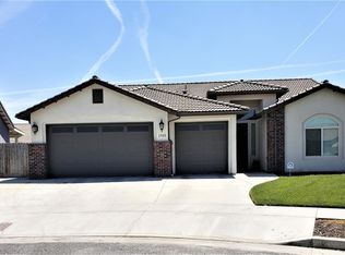 1925 Wagonwheel Pl, Tulare, CA 93274