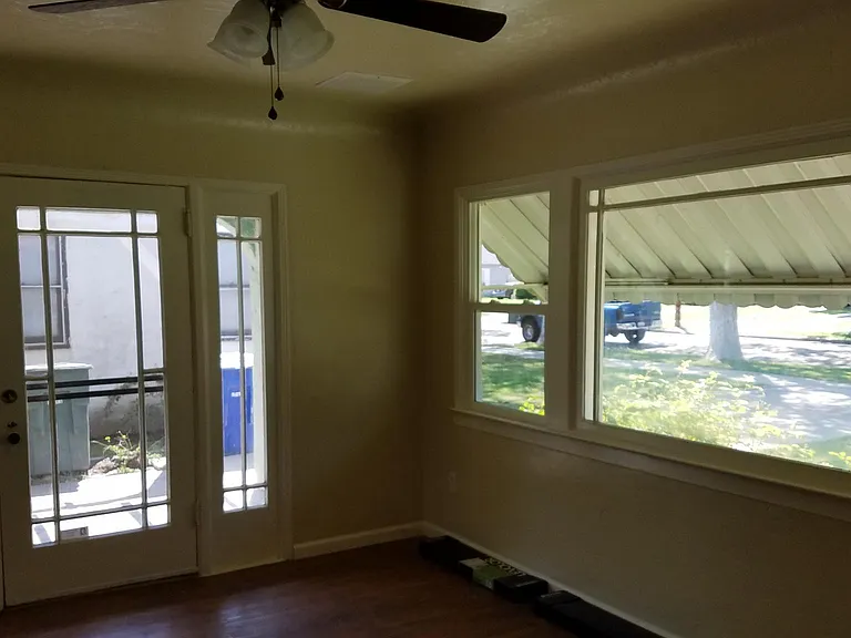 944 N Vagedes Ave — Photo 4