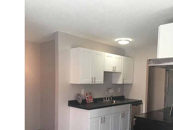 3rd image of 926 Westbrooke Way APT 7