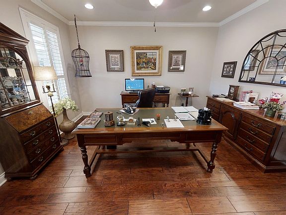 4th image of 8 Oak Haven Dr