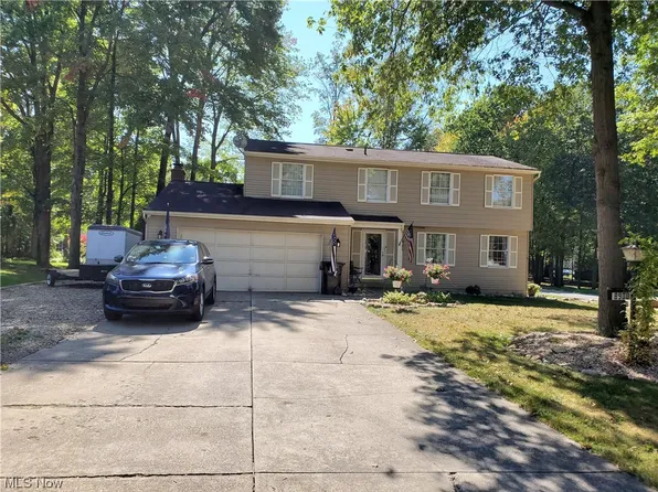 8900 Briarbrook Dr NE, Warren, OH 44484