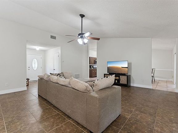 5th image of 15901 Sausalito Cir