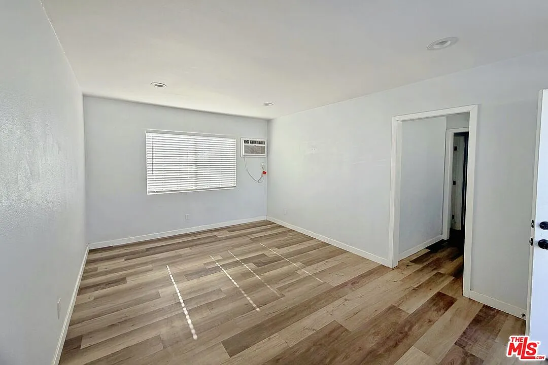 2 bed, 1.0 bath, 750 sqft, $2,595 — Photo 3