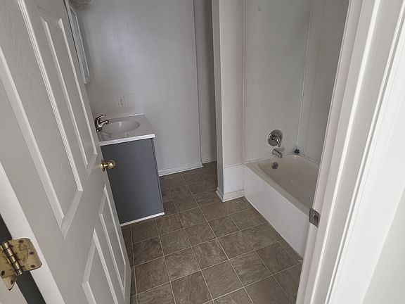 5th image of 340 Pleasant St #1