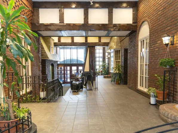 215 East 24th Street image 4 of 13