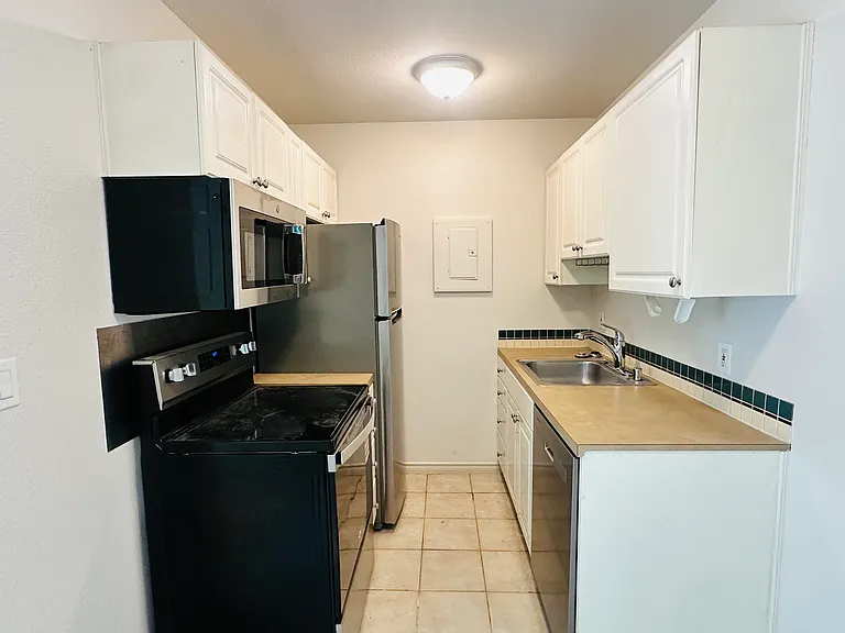 1400 Hubbell Pl #603 — Photo 3