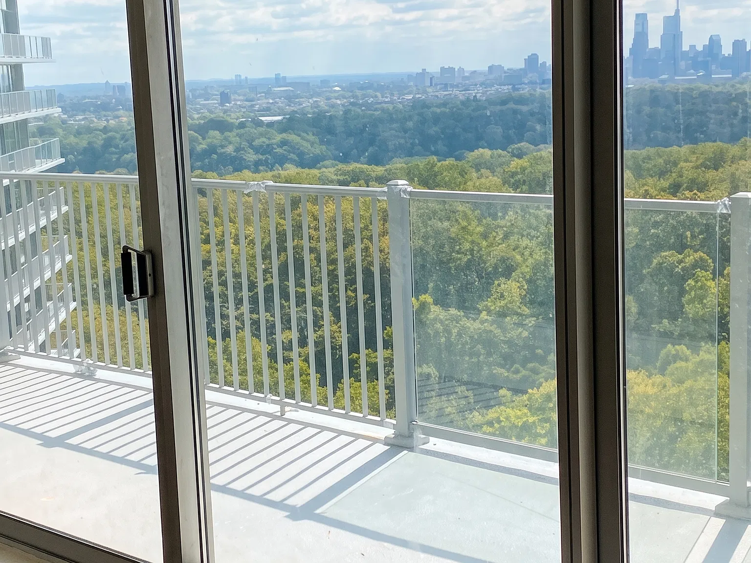 1 bed, 985 sqft, $2,200 — Photo 2