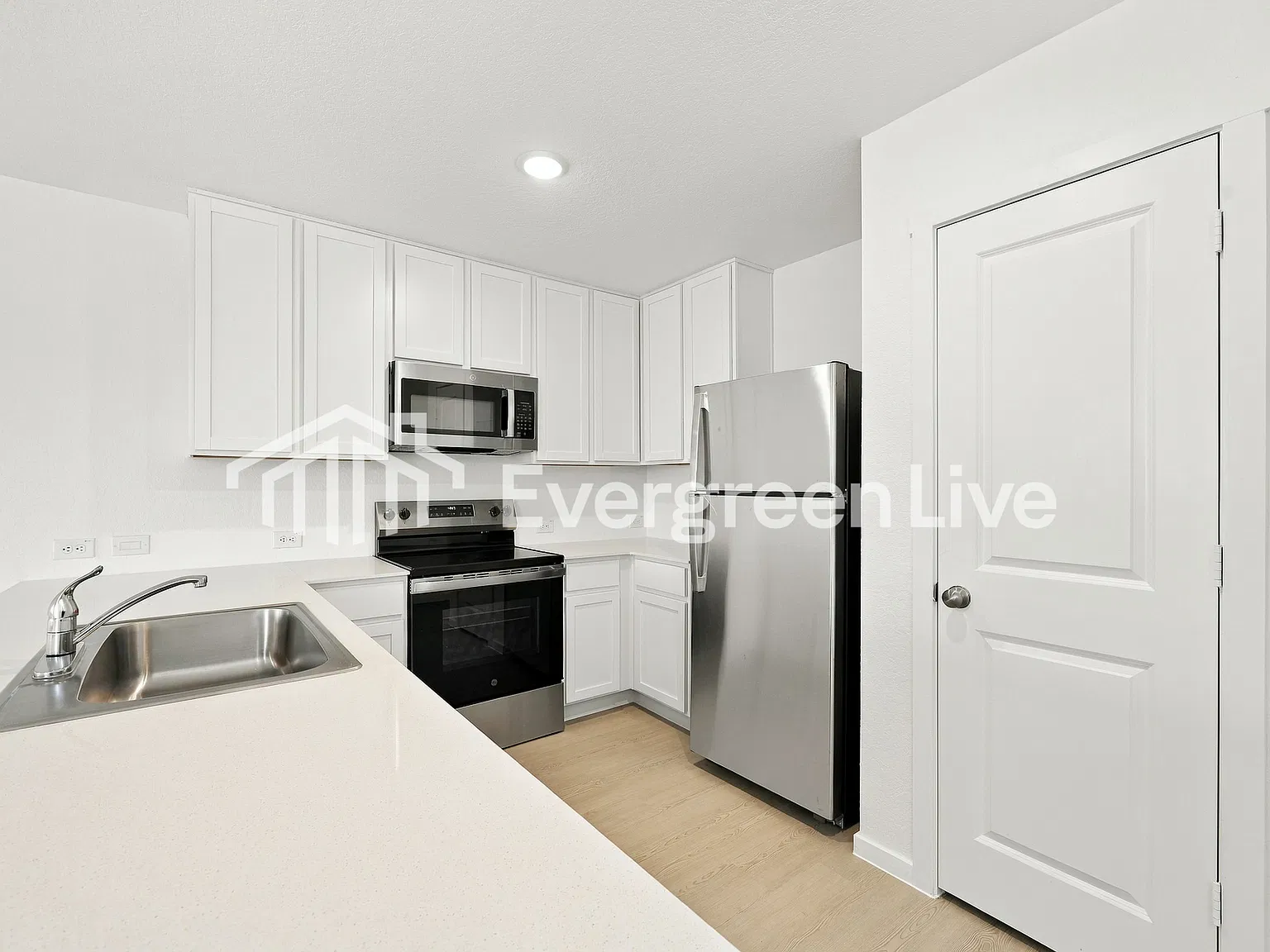 4 bed, 2.0 bath, 1600 sqft, $1,470 — Photo 4