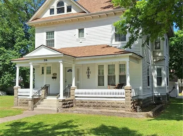 216 S Highland Ave, Chanute, KS 66720