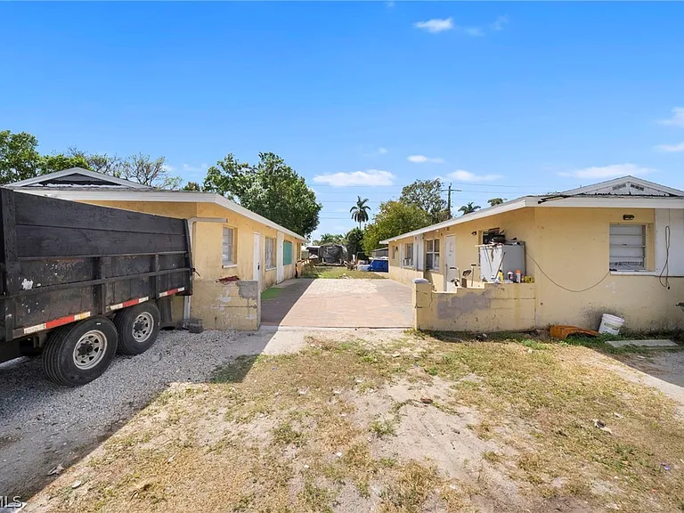464 Carolina Ave #A — Photo 2