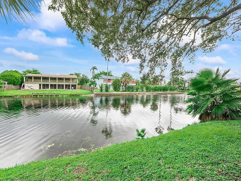 9897 Fairway Cove Ln — Photo 27