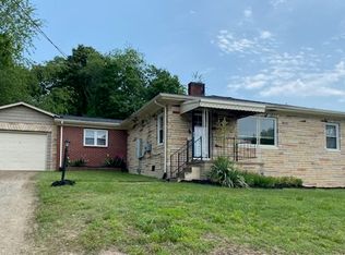 127 Summit Ave, Mount Airy, NC 27030