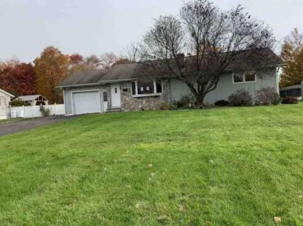 25 Middleton Dr, New Fairfield, CT 06812