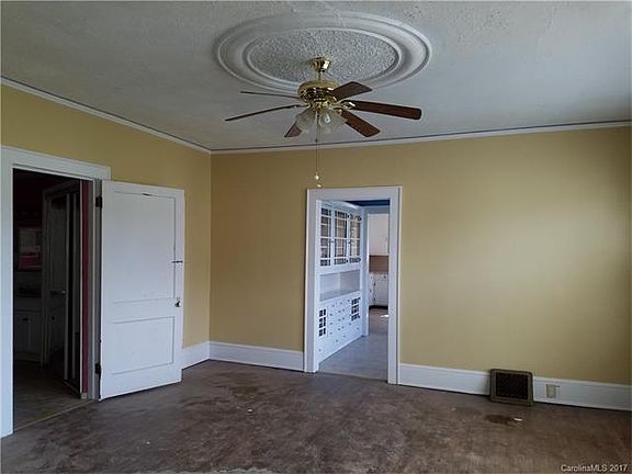 5th image of 310-312 N Aspen St