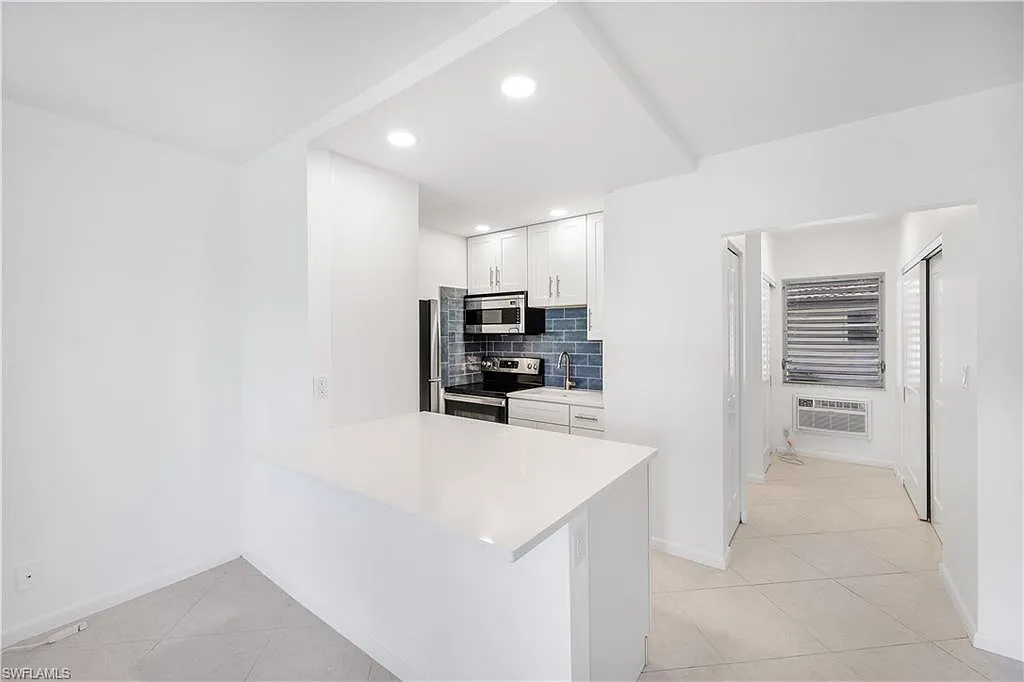 Studio, 406 sqft, $1,700 — Photo 3