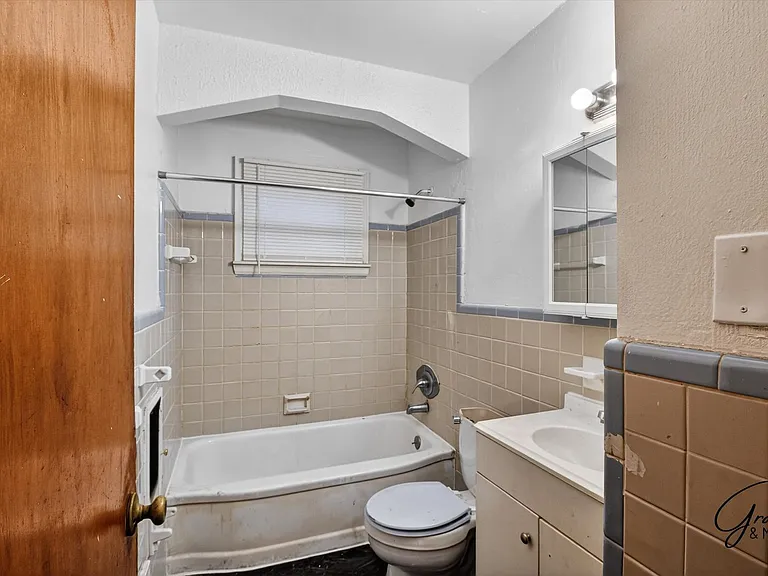 11716 Burt Rd — Photo 5