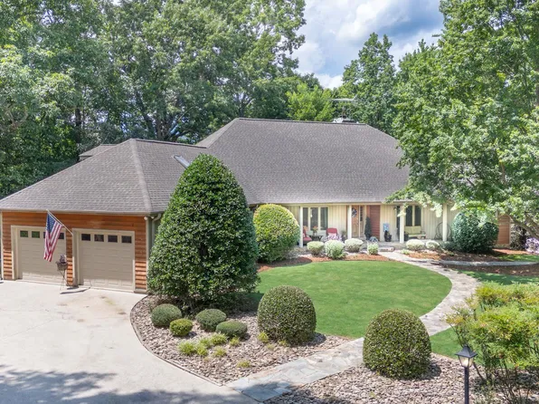 270 Foxwood Dr, Tryon, NC 28782