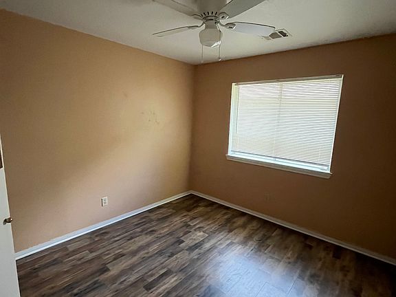 4th image of 4915 Woodford St
