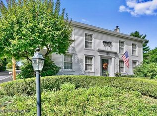 211 Overbrook Ave, Dallas, PA 18612