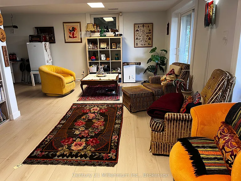 122 Bay St E — Photo 4