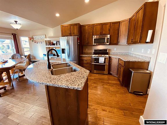 3rd image of 857 N Shoshone Dr