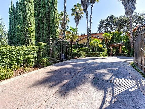 3rd image of 2084 Heritage Dr