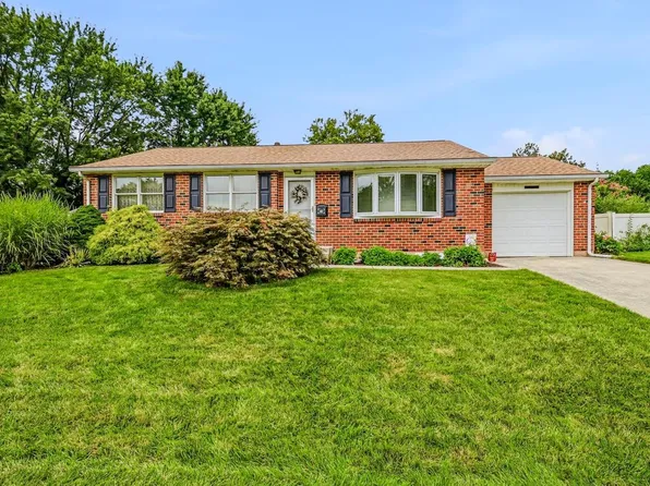 65 Skyline Dr, New Castle, DE 19720