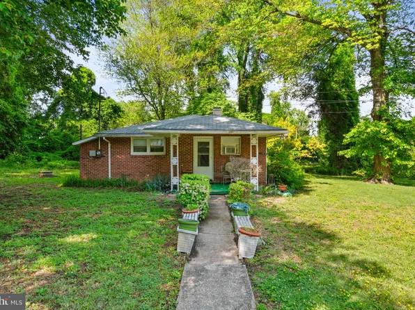 1950 Donna Ln, Woodbridge, VA 22191