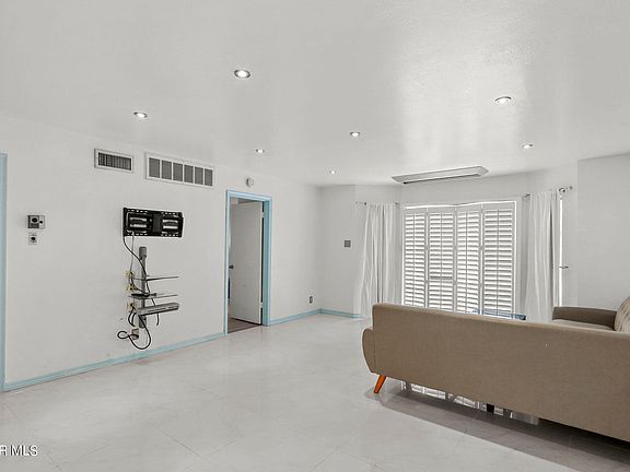 3rd image of 350 Thunderbird Dr APT 28