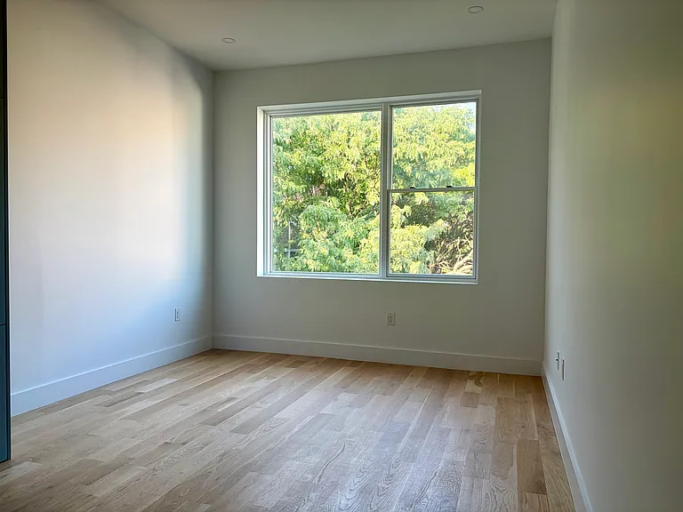 106 Graham Ave #4B — Photo 1