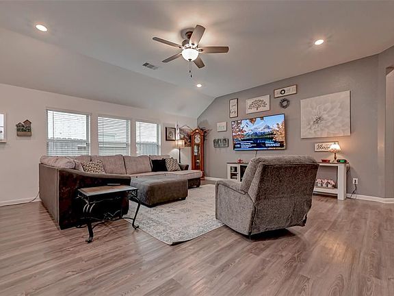 5th image of 1017 Breech Dr