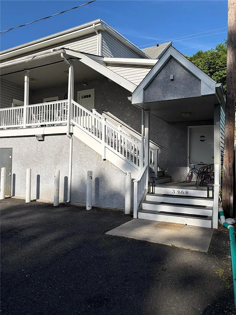 3 bed, 2.0 bath, 1068 sqft, $2,250 — Photo 1