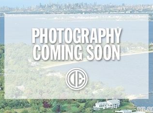 44 Vincent Rd, Hicksville, NY 11801