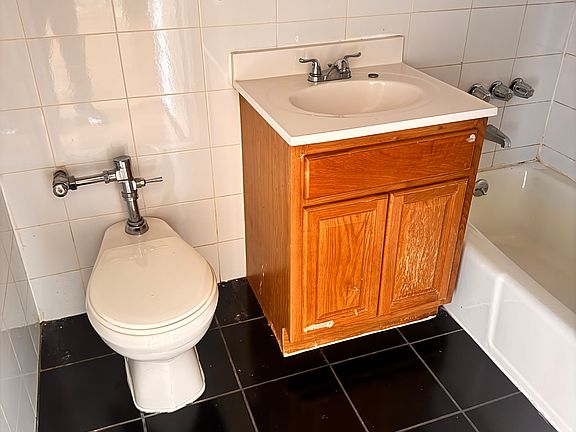 5th image of 1670 Bell Blvd #121A