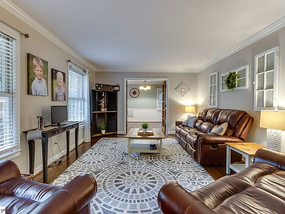 4th image of 15 Gladesworth Dr