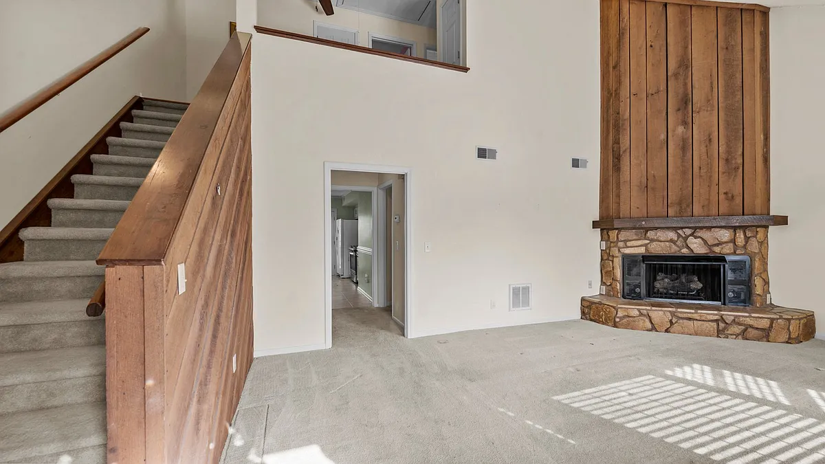 Building Photo - 2202 Huntington Rd #F3