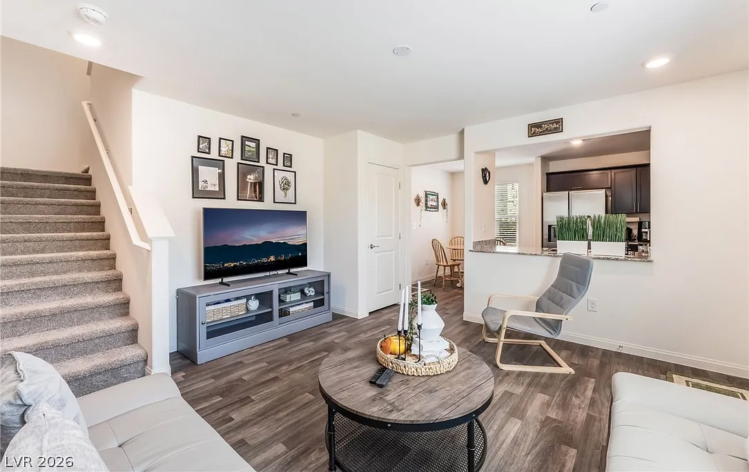 2 bed, 2.0 bath, 958 sqft, $1,700 — Photo 1