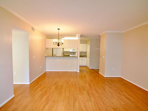 4th image of 2724 S Knightsbridge Cir