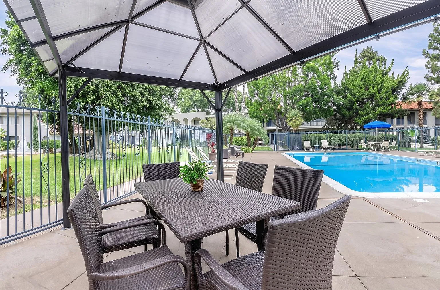 Vio Cerritos — Photo 2