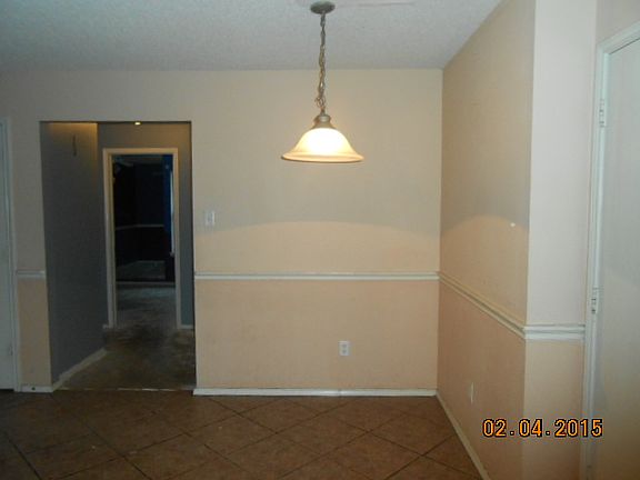 3rd image of 729 Sawyer Dr