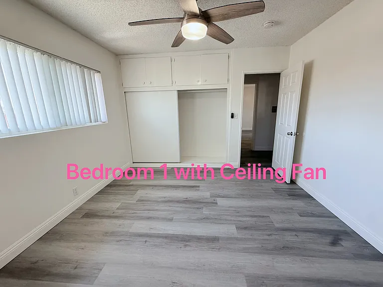 327 E Navilla Pl — Photo 3