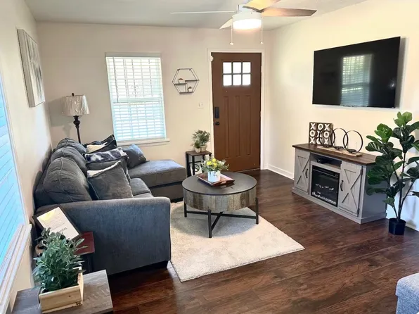 202 Southmoor Dr, Natchez, MS 39120