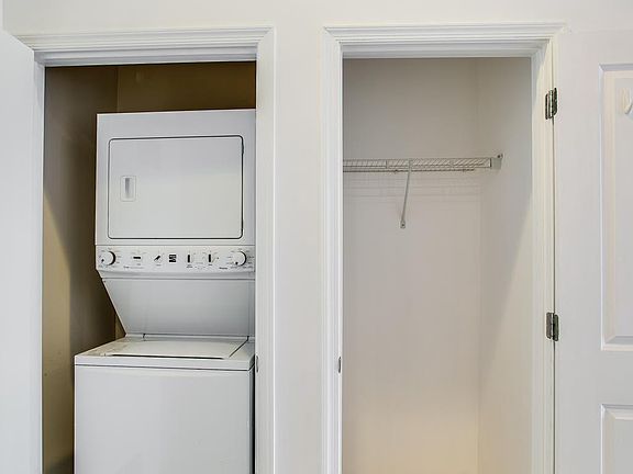 5th image of 309 Holland Ln Unit 102
