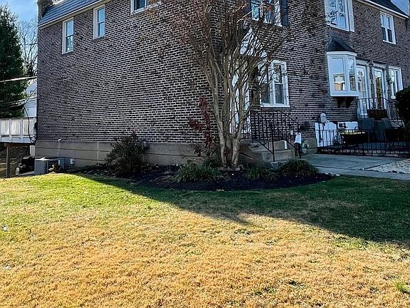 2nd image of 5358 Delmar Dr