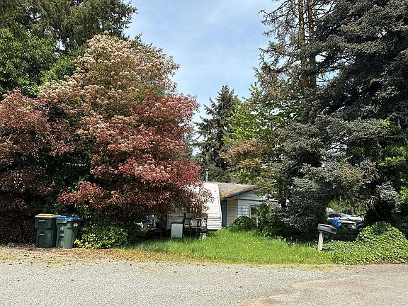 2nd image of 3207 Laurel Ln