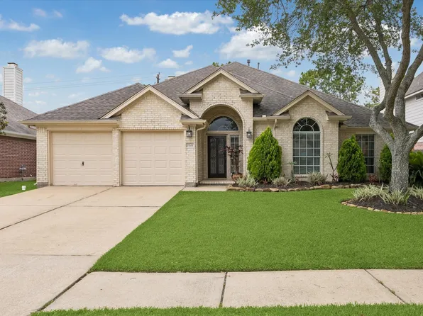 7415 Tranquil River Dr, Pasadena, TX 77505