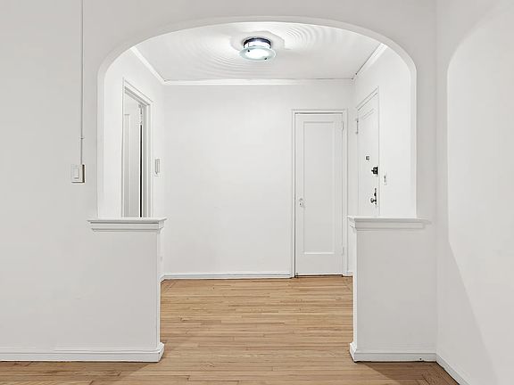 4th image of 75 Bank St #1B
