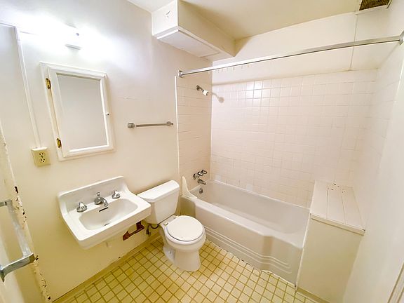 5th image of 2410 24th Ave E #108
