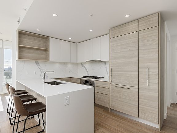 3rd image of 585 Austin Ave #405